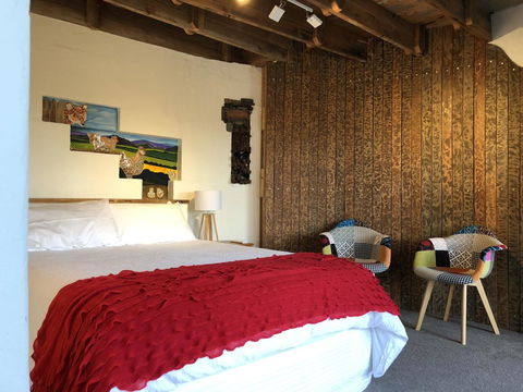 Bed In A Shed Too - Australian Directory 0