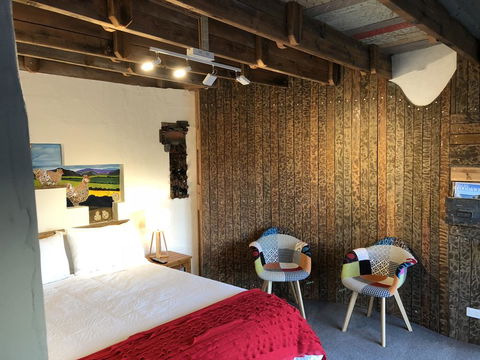 Bed In A Shed Too - Australian Directory 1