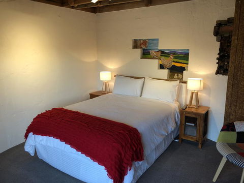 Bed In A Shed Too - Australian Directory 2