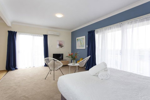 Bella Vista Townhouse With Views - Australian Directory 3
