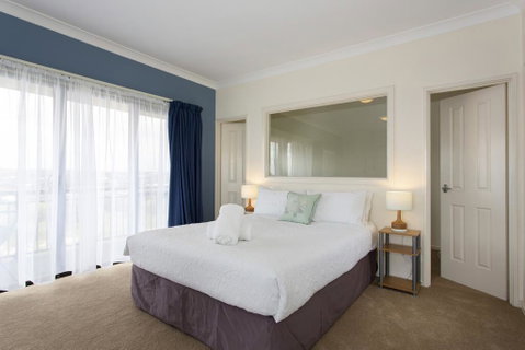 Bella Vista Townhouse With Views - Australian Directory 1