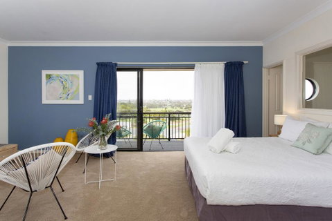 Bella Vista Townhouse With Views - Australian Directory 2