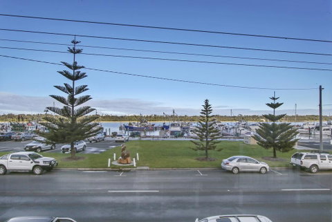 Bellevue On The Lakes - Australian Directory 1
