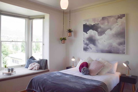 Best Location In Hobart! Luxury 4 Bedroom With Stunning Views - Australian Directory 1