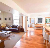 Best Location in Hobart Luxury 4 bedroom with stunning views - Australian Directory