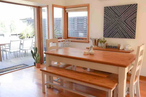 Best Location In Hobart! Luxury 4 Bedroom With Stunning Views - Australian Directory 2