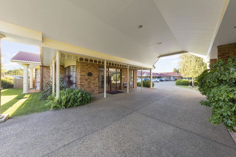 Best Western Ambassador Motor Inn & Apartments - Australian Directory 2