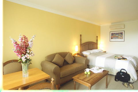 Best Western Plus The Tudor Box Hill - Australian Directory 2