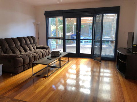 Big Room 12km To City Near Boxhill, Melbourne - Australian Directory 1