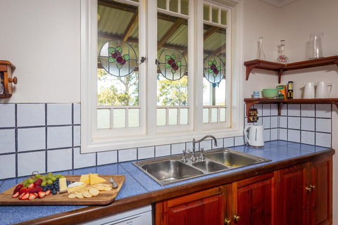 Bimbadeen Mountain Retreat - Australian Directory 2