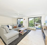 Birdsong  Nelson Bay - Australian Directory
