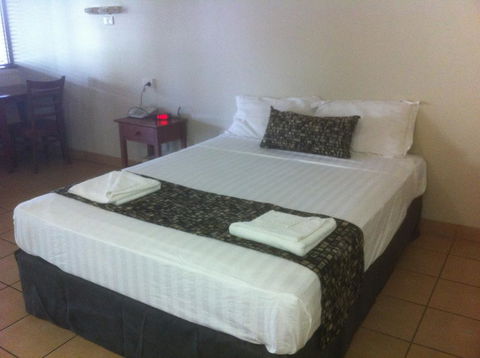 Black Nugget Hotel Motel - Australian Directory 1
