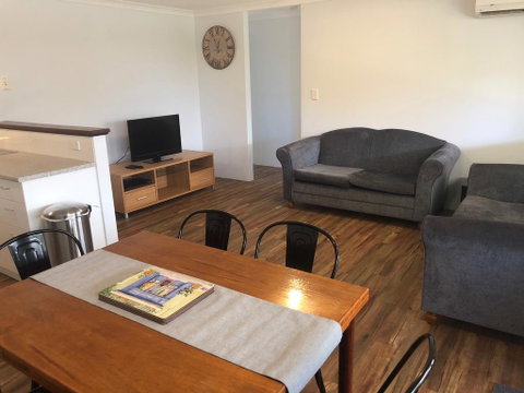 Blue Leaf Cottage - Australian Directory 1