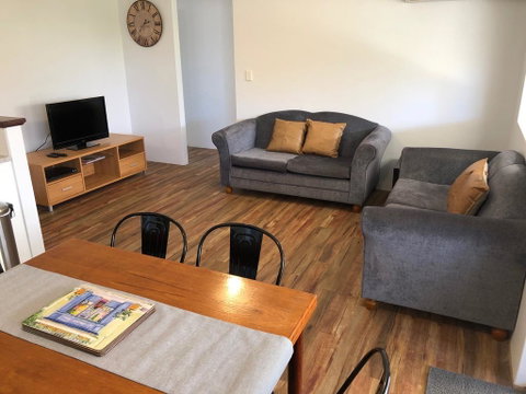 Blue Leaf Cottage - Australian Directory 2