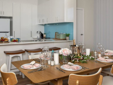 Blue Pelican - Pacific Views, Walk To Beach - Australian Directory 3