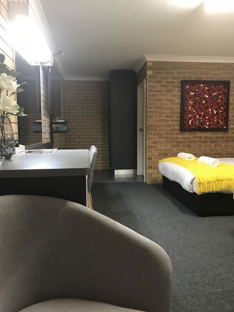 Blue Violet Motor Inn - Australian Directory 1