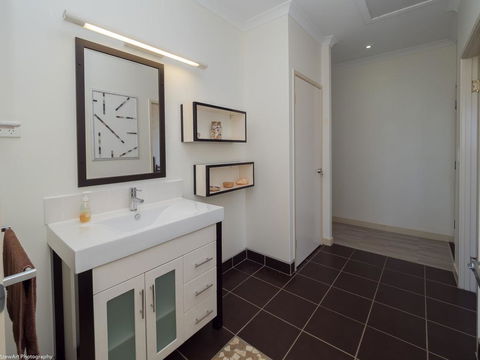 Blue Water Retreat - Upstairs - Australian Directory 2