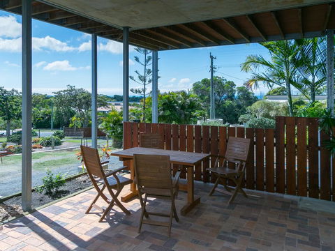 Blue Water Retreat - Upstairs & Downstairs - Australian Directory 3