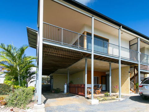 Blue Water Retreat - Upstairs & Downstairs - Australian Directory 1