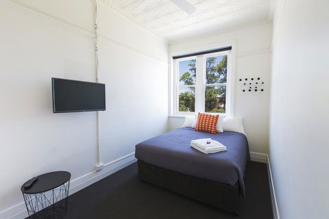 Boatrowers Hotel Stockton - Australian Directory 1