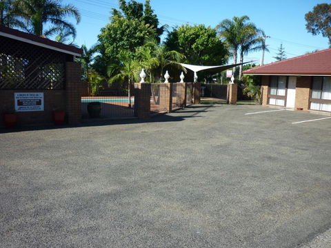 Bomaderry Motor Inn - Australian Directory 3