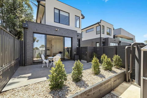 The Moorabbin Townhouse - Comfortable & Accessible - Australian Directory 0