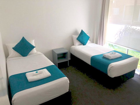 The Oaks Hotel Motel - Australian Directory 2