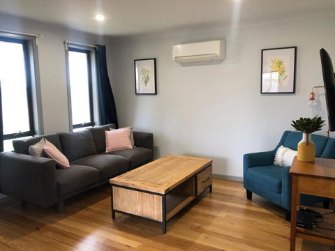 The Weekender - Australian Directory 1
