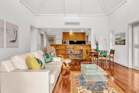 Time And Tide Beach Cottage On The Esplanade - Australian Directory 0