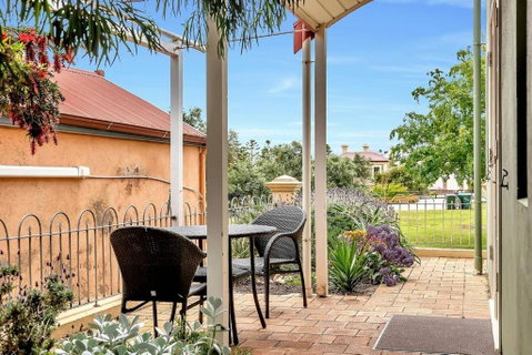 Time And Tide Beach Cottage On The Esplanade - Australian Directory 1