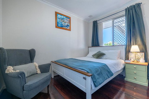 Warmth House Nr Airport 2rooms 5beds Yard N Parking - Australian Directory 1