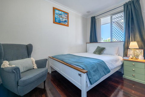 Warmth House Nr Airport 2rooms 5beds Yard N Parking - Australian Directory 2