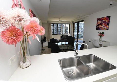 WATERFRONT DARWIN TROPICAL DELIGHT - Australian Directory 1