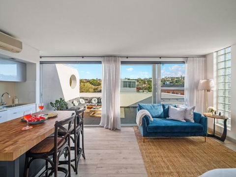 XQ Collection La Casa De Frida - Modern Studio With Balcony - Australian Directory 2
