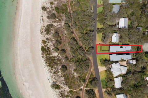 XYZ Holiday Home - Australian Directory 0