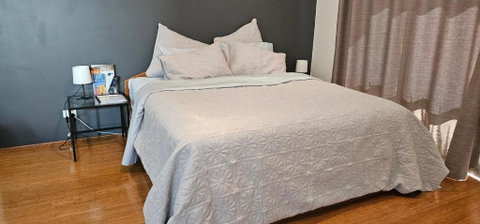 Private King Bed Guest Suite - Australian Directory 1