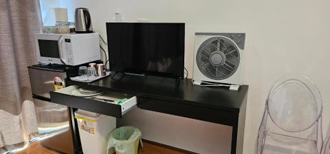Private King Bed Guest Suite - Australian Directory 3