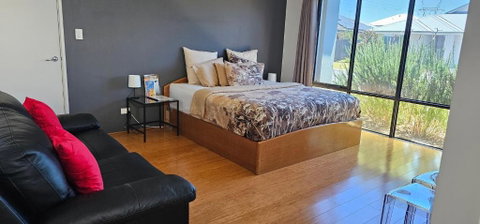 Private King Bed Guest Suite - Australian Directory 2