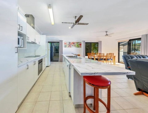 Rumah Surgah On Lake Bennett - Australian Directory 1