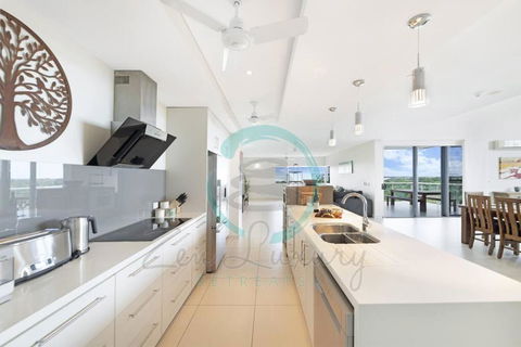 ZEN LUXURY: 2-Story 4-BR Penthouse In Darwin City With Mindal Markets & Harbour Views - Australian Directory 0