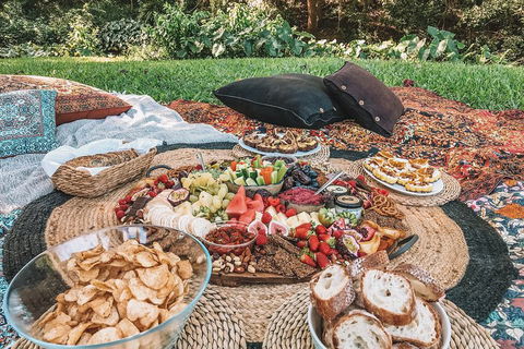 A Picnic In Byron Bay - Australian Directory 1