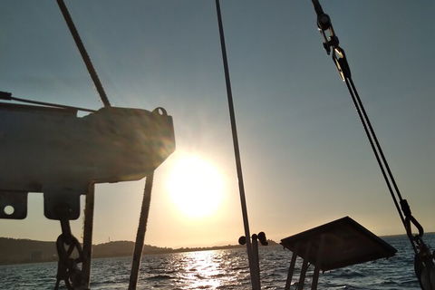 Townsville Small Group Early Morning Sailing Cruise Boat Tour Charter Hire - Australian Directory 5