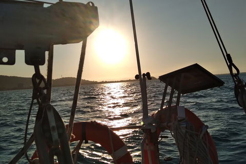 Townsville Private Hire Sunset Sail Sailing Cruise Boat Tour Charter Experience - Australian Directory 4