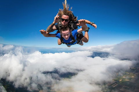 Reef And Rainforest Tandem Sky Dive In Cairns - Australian Directory 0