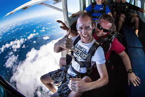 Reef And Rainforest Tandem Sky Dive In Cairns - Australian Directory 2