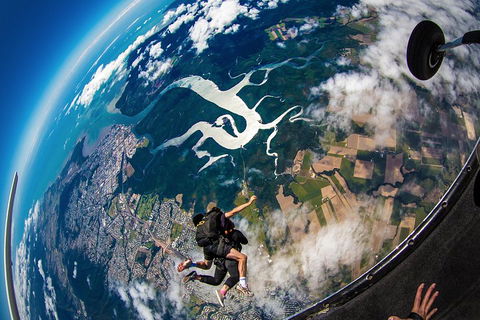Reef And Rainforest Tandem Sky Dive In Cairns - Australian Directory 5